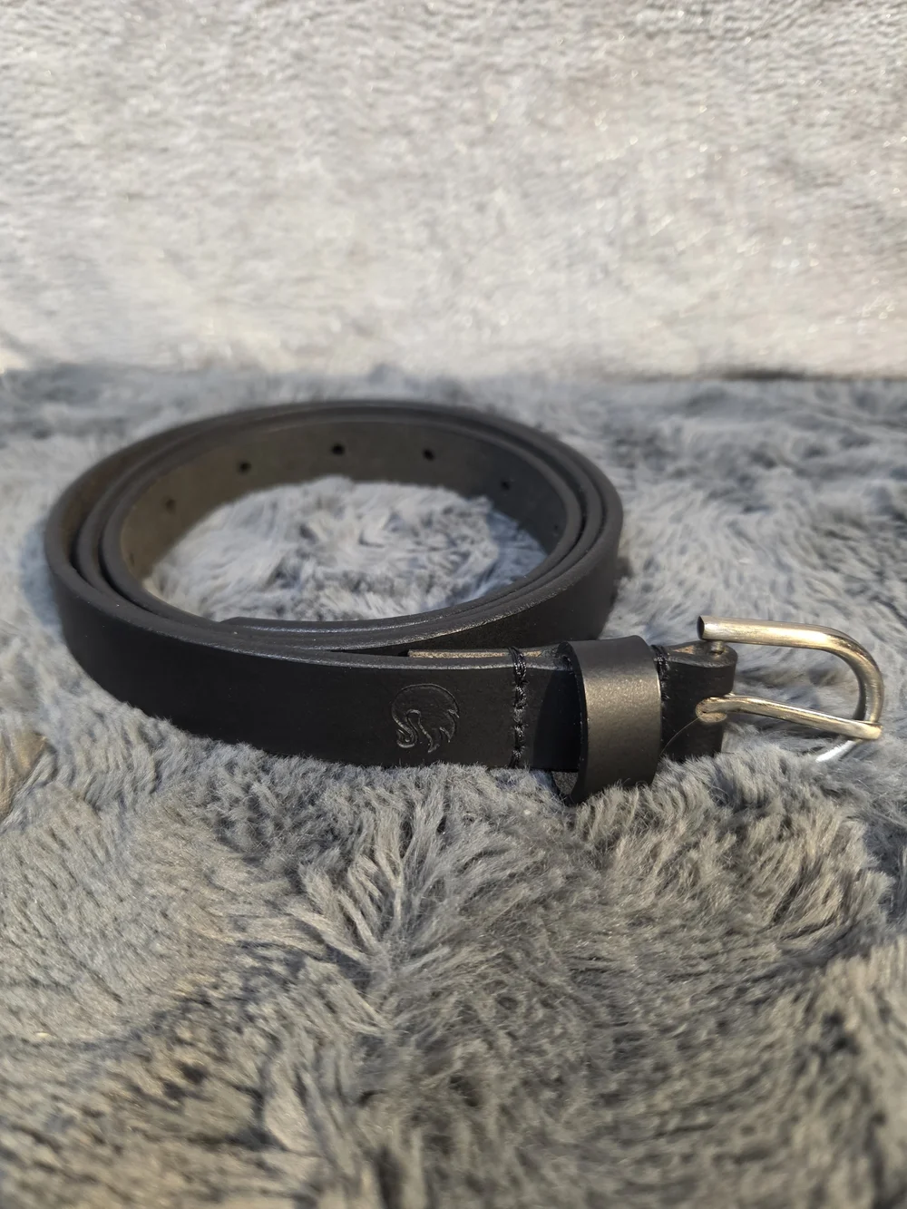 Gloria Vanderbilt Leather Belt with Swan Logo - Classic Black